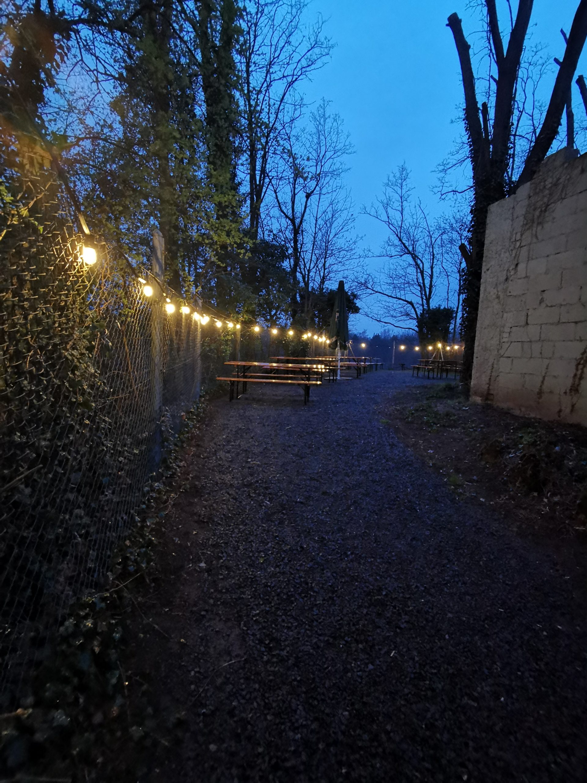 Biergarten VORHANG AUF